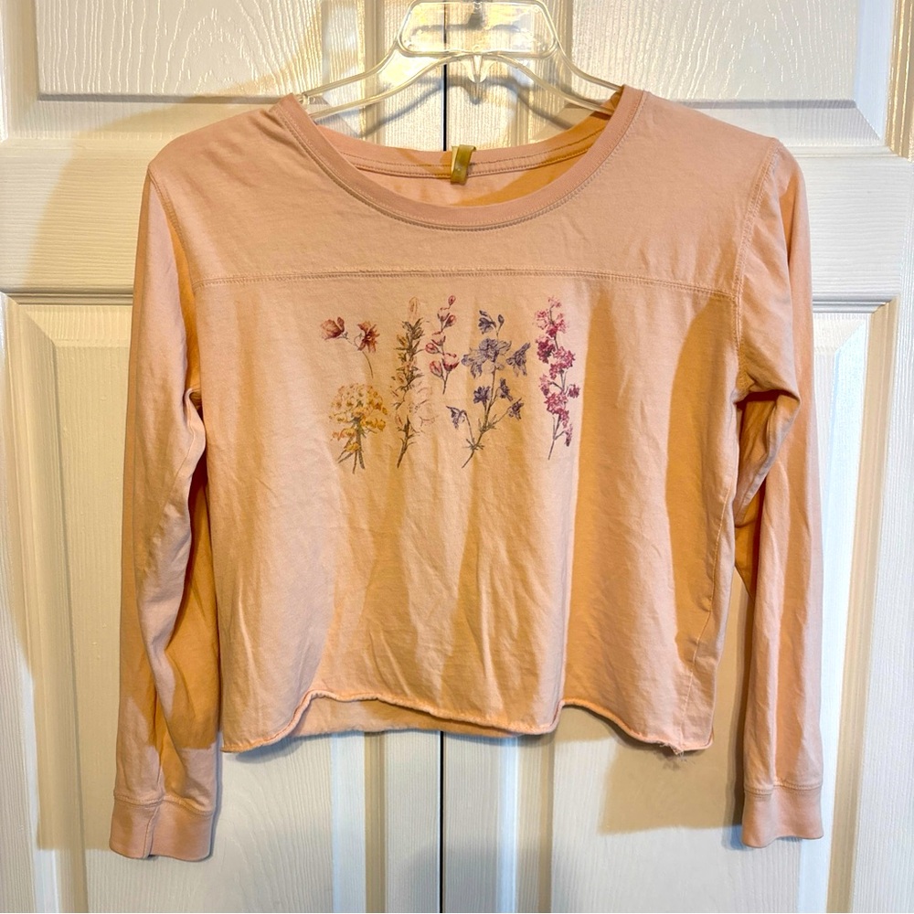 U.S. apparel Juniors Size Medium Long Sleeve Floral T-Shirt